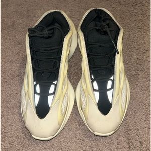 Adidas Yeezy 700 V3
